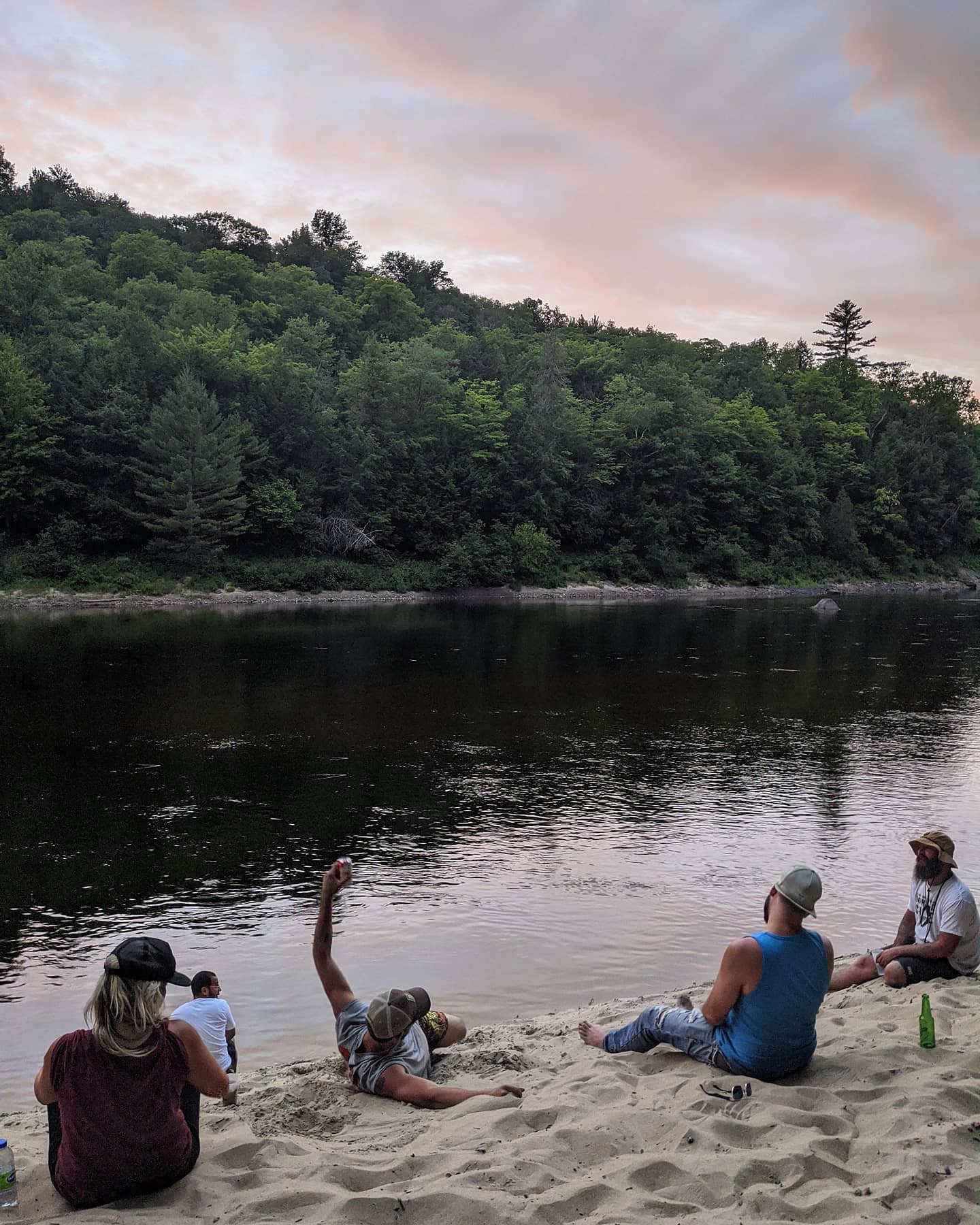 Belle soirée à la rivière rouge.