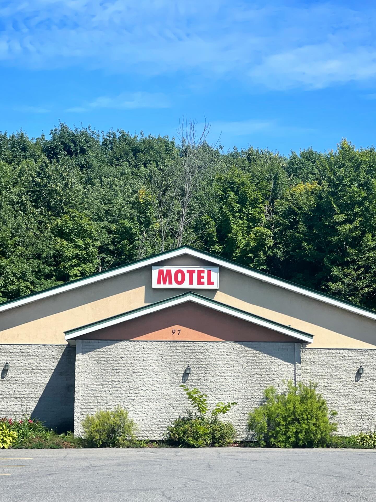 Motel.
